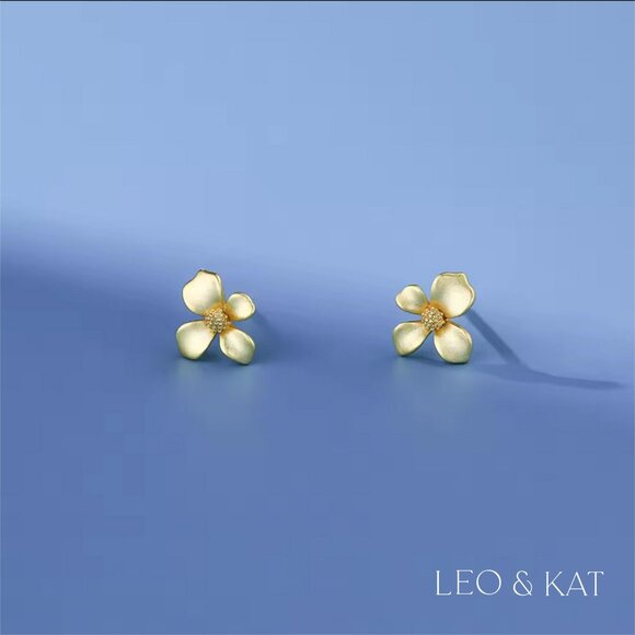 Flower Stud Earrings in Gold and Silver. 925 Sterling Silver. #1064 - Picture 7 of 8